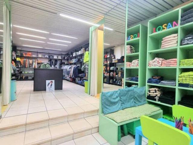Locale Commerciale in affitto a Unione Comuni Modenesi Area Nord, Finale Emilia