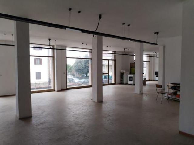 Locale Commerciale in affitto a Valdimonte, San Giustino