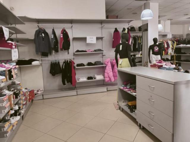 Locale Commerciale in vendita a Campagna, Campania