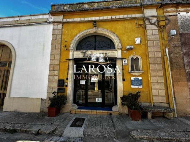 Locale Commerciale in vendita a Puglia, Lecce