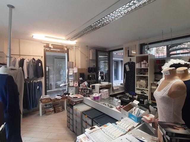 Locale Commerciale in vendita a Centro, Gallarate