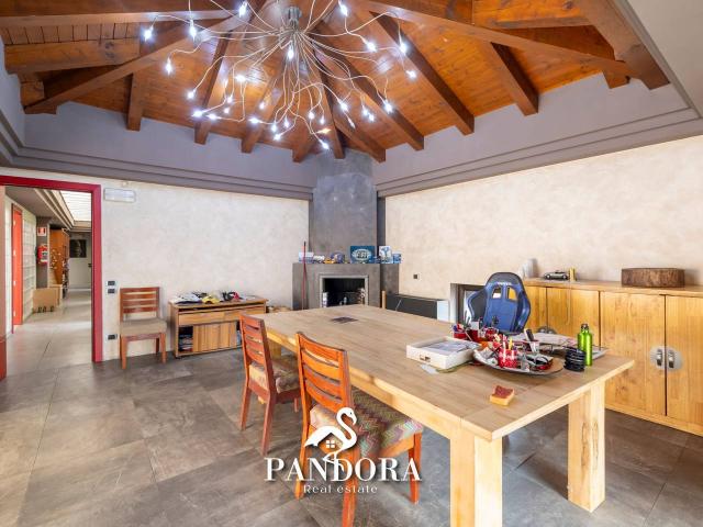 Locale Commerciale in vendita a Arnate, Gallarate