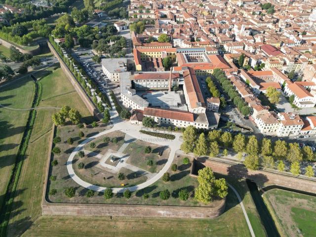 Locale Commerciale in vendita a San Concordio, Bagni Di Lucca Ponte