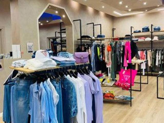 Locale Commerciale in vendita a Piemonte, Cuneo