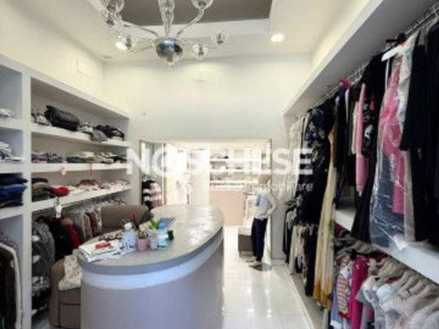 Locale Commerciale in vendita a Salerno