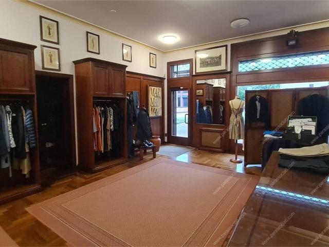 Locale Commerciale in vendita a Triulzo, San Donato Milanese