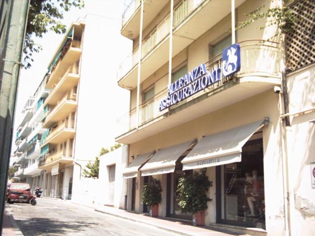 Locale Commerciale in vendita a Taggia, Arma Di Taggia