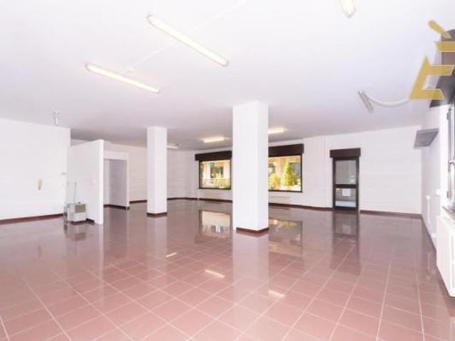 Locale Commerciale in vendita a Fontanile, Piemonte