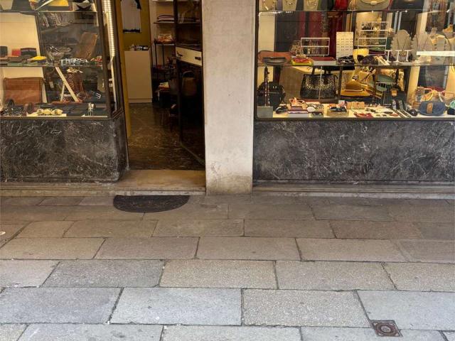 Locale Commerciale in vendita a Venezia