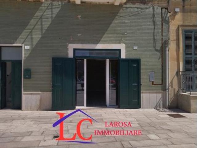 Locale Commerciale in vendita a Puglia, Lecce