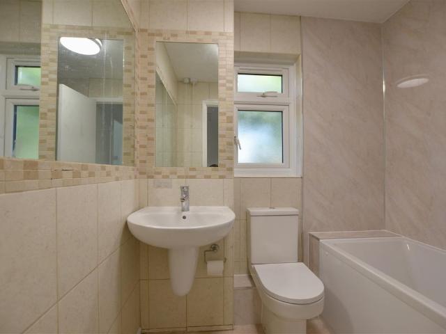 Apartment for rent in Redhill, Reigate and Banstead
