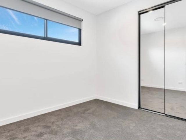 Room for rent in Abbotsbury, Sydney