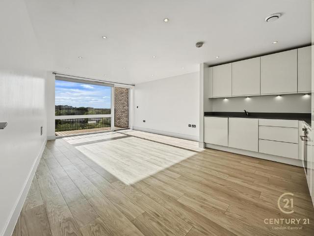 Apartment for rent in Royal Waterside, Greater London