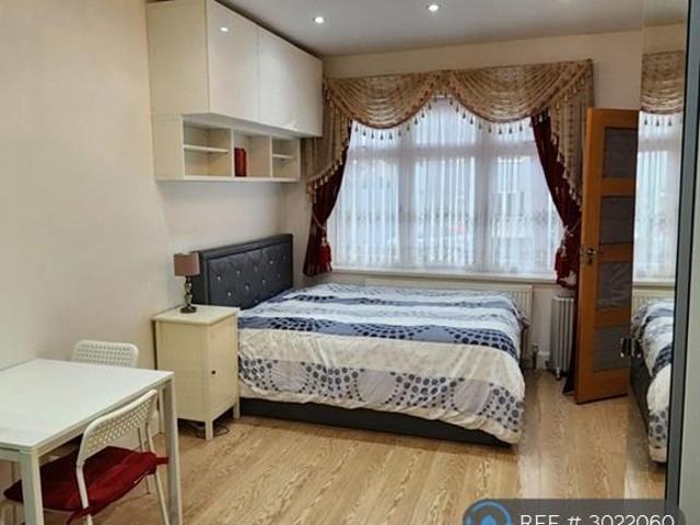 House for rent in Clayhall, Greater London
