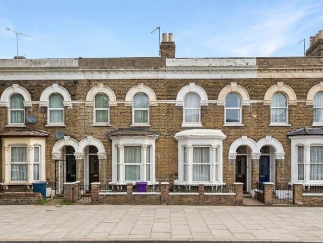 Apartment for rent in Poplar Grove, Greater London