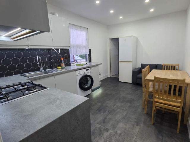 House for rent in Poplar Grove, Greater London