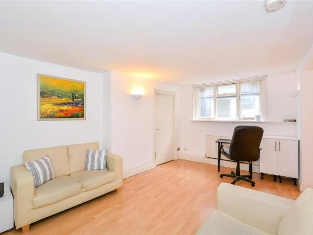 Apartment for rent in Lyons, Greater London