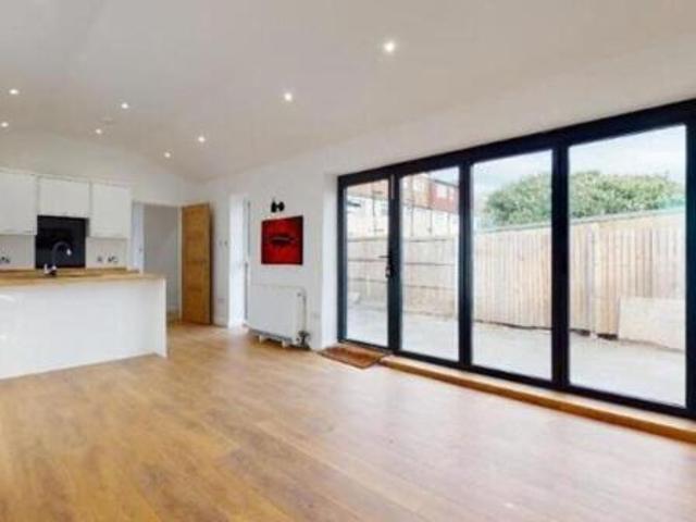 House for rent in Surrey