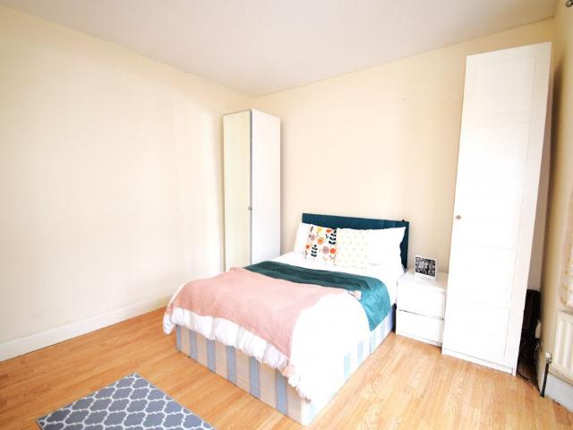Room for rent in Shepherd's Bush, Greater London