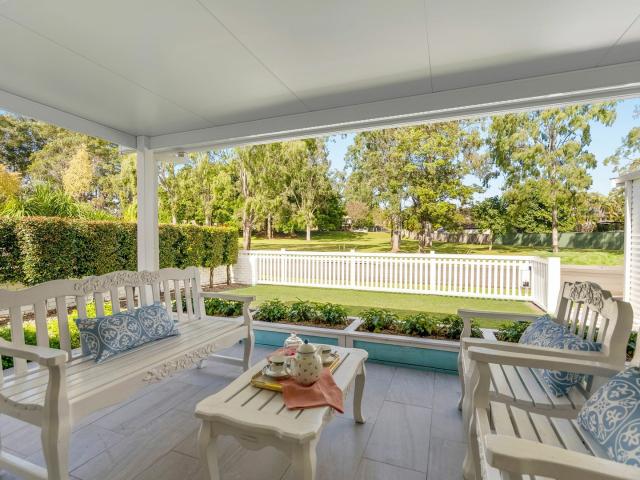 House for sale in Ashmore City