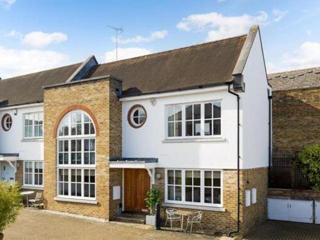 House for sale in Deepcut, Surrey