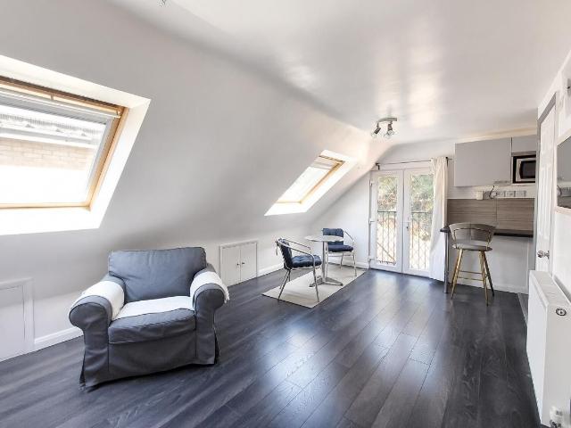 Studio for rent in West Finchley, Greater London