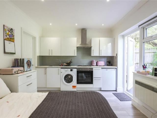 Studio for rent in South Hampstead, Greater London