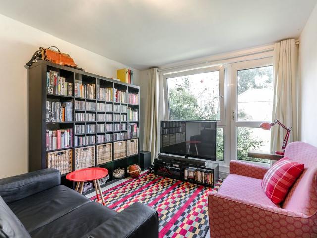 Apartment for rent in Taverner Square, Greater London