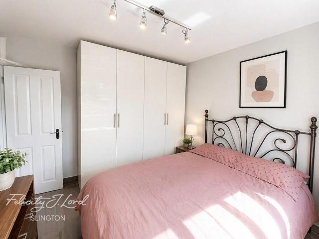 Apartment for rent in Highbury, Greater London