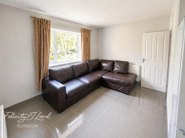 Apartment for rent in Highbury, Greater London