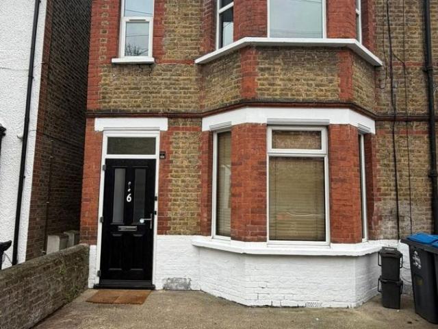 Apartment for rent in London Borough of Croydon, Waddon