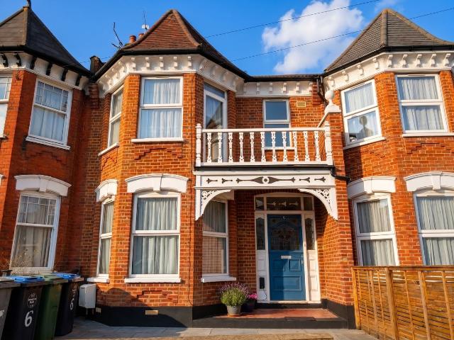 House for rent in Dudden Hill, Greater London