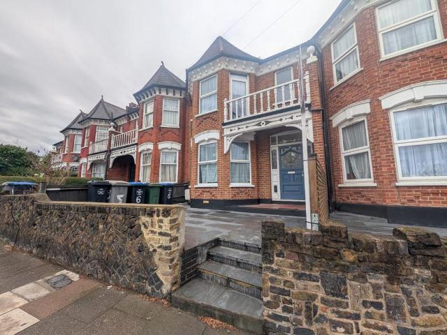 House for rent in Dollis Hill, Greater London