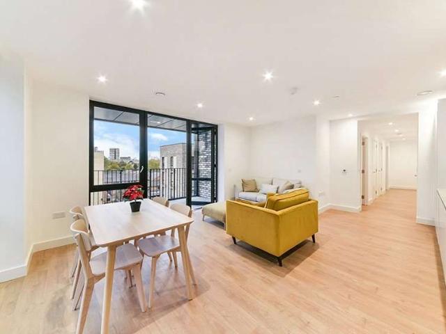 Apartment for rent in Aberfeldy Village, Cat Hill