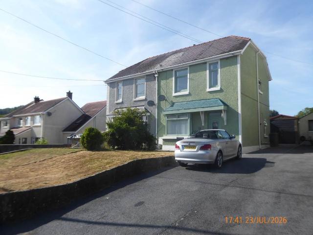 Apartment for rent in Abergwili, Wales