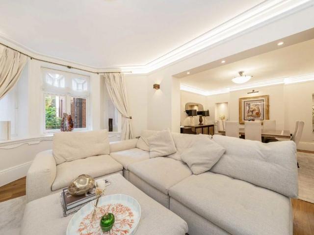Apartment for rent in Kensington, Greater London