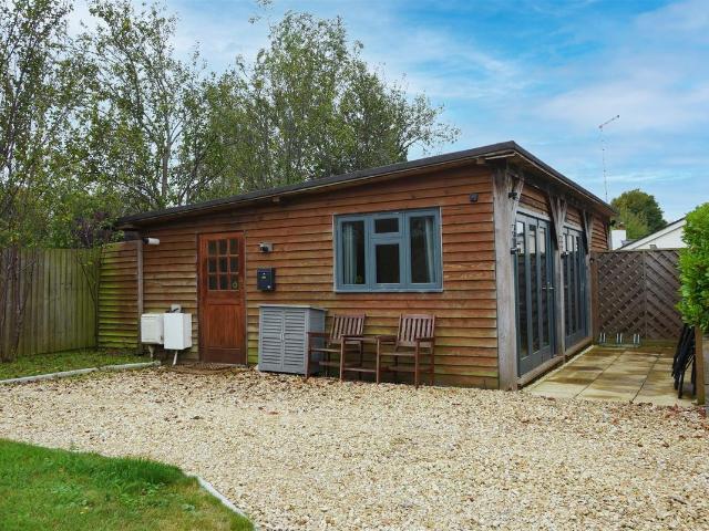 Studio for rent in Berrick Salome, Oxfordshire