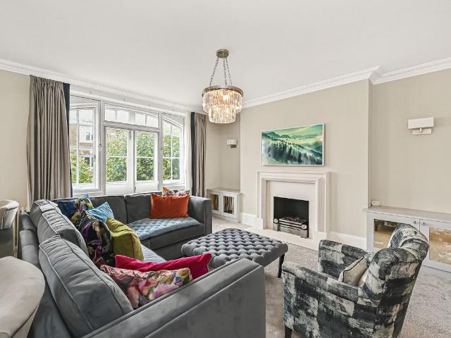 Apartment for rent in Kensington, Greater London