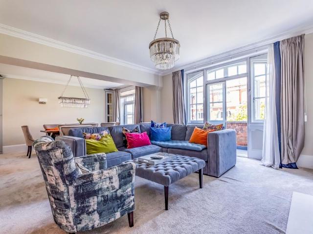 Apartment for rent in Kensington, Greater London