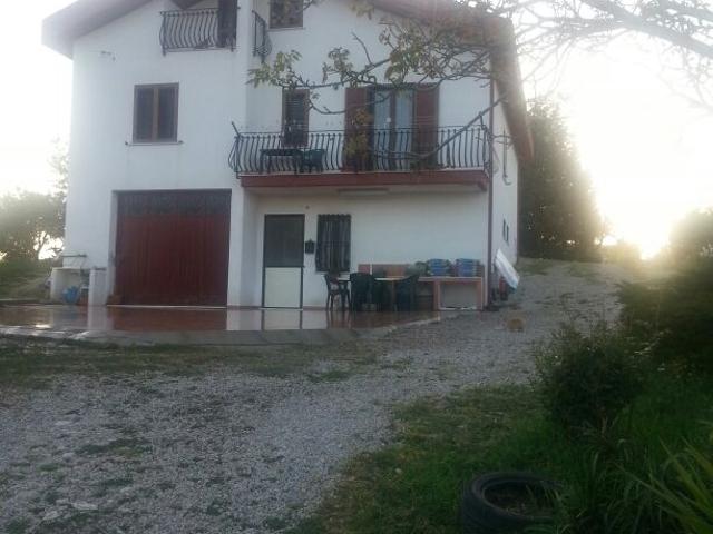 Villa Indipendente in vendita a Montenero di Bisaccia, Molise