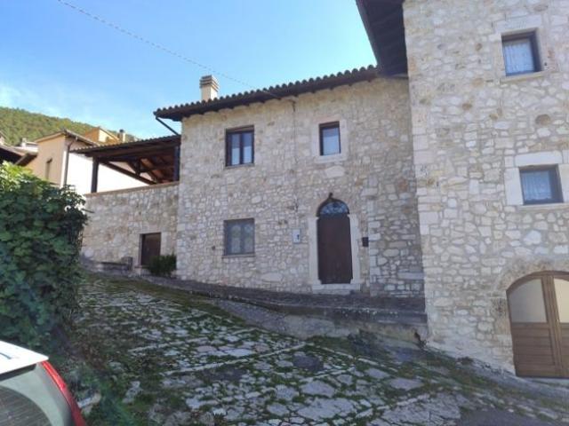 Appartamento in vendita a Norcia, Umbria