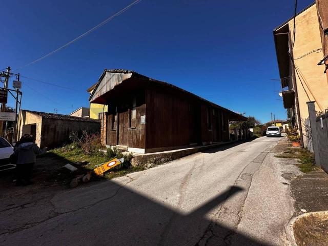 Rustico in vendita a Ceppaloni, Campania