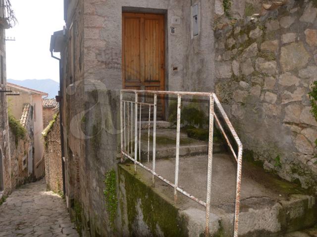 Rustico in vendita a Celano, Abruzzo