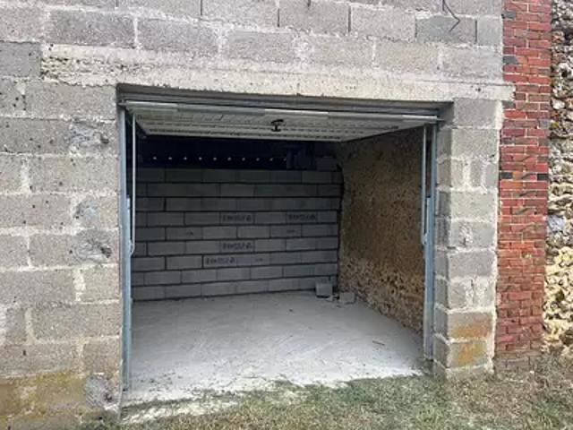 Garage location à Dreux, Abondant