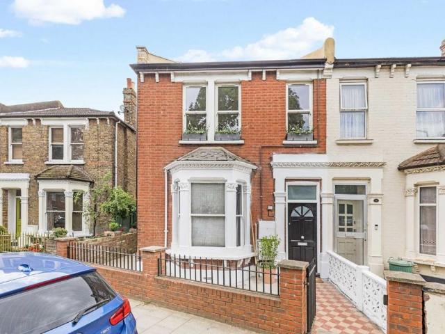 House for rent in Summerstown, Greater London