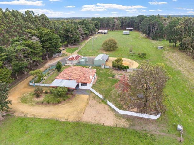 Cottage for sale in Grassdale, Victoria