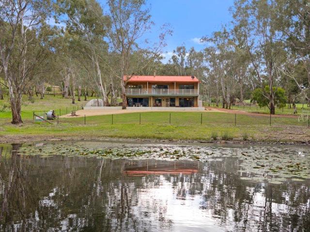 House for sale in Victoria