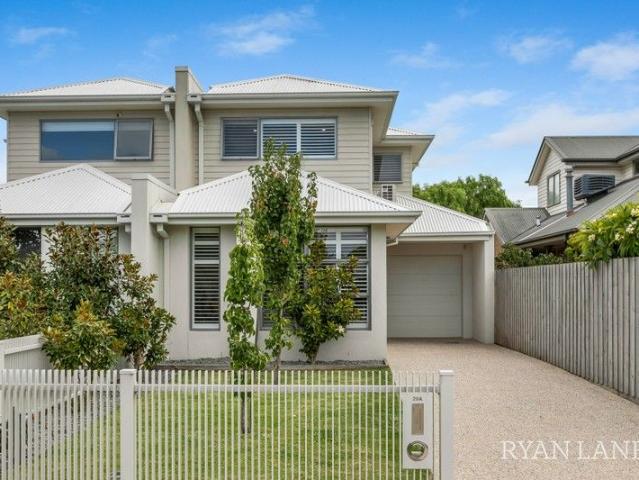 House for sale in Altona