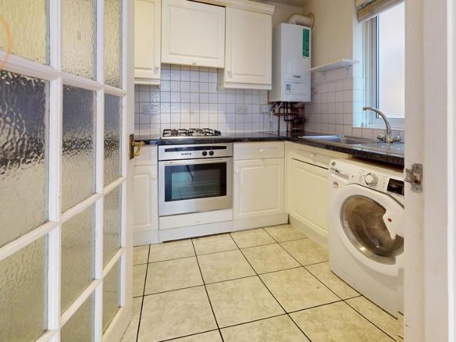 Apartment for rent in Motspur Park, Greater London