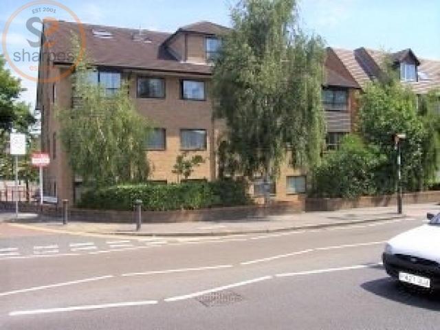 House for rent in Motspur Park, Greater London
